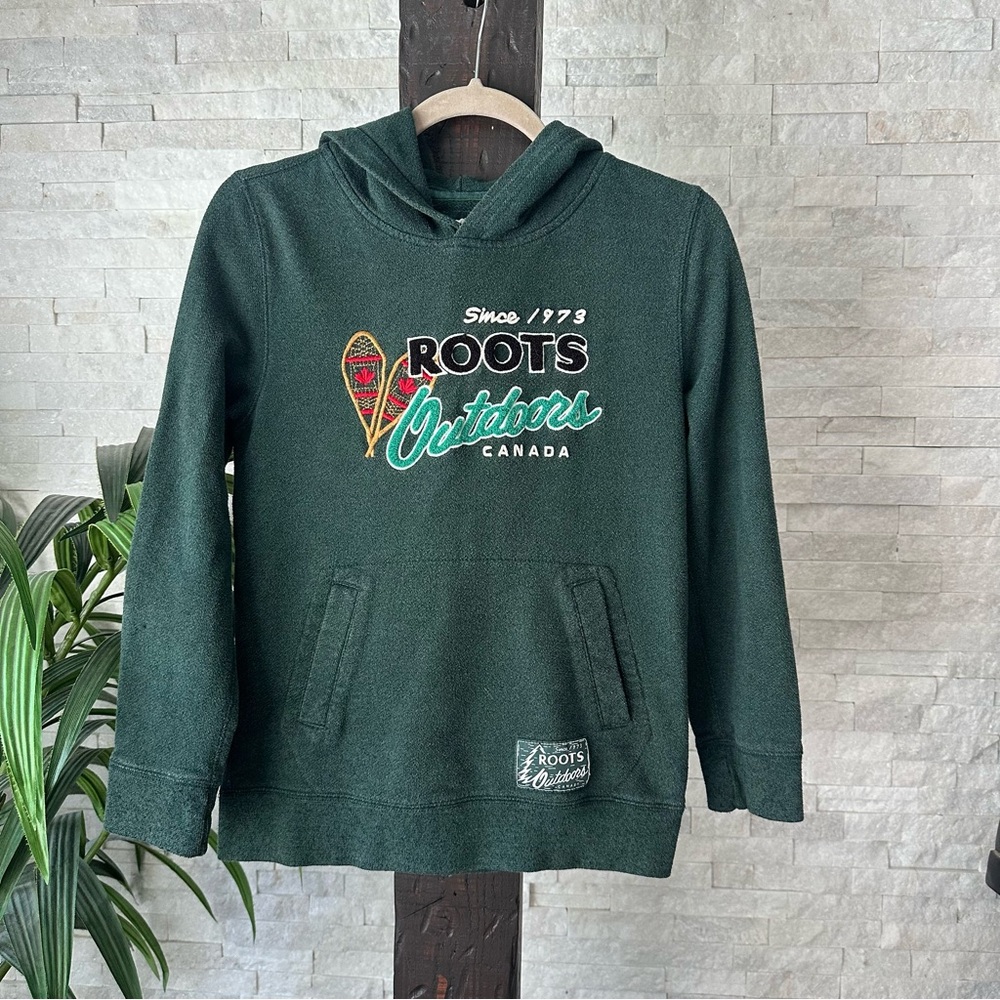 ROOTS Forest Green “Outdoors Canada” Kids embroidered Snow Shoe Hoodie Size XL